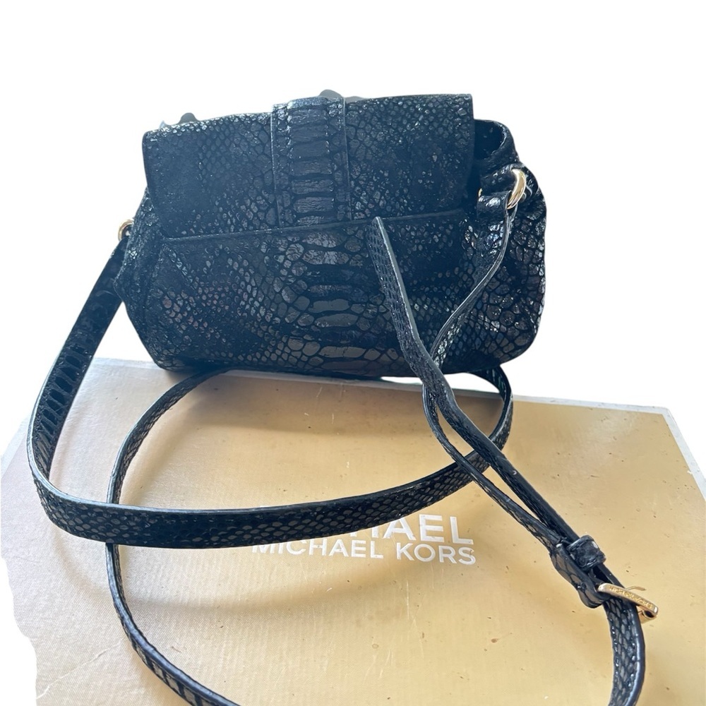 Michael Kors Charlton black patent leather crossbody handbag - Picture 3 of 12